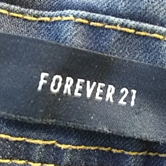 FOREVER 21 SPIKED SHOULDER DISTRESSD JEAN JACKET - Picture 3 of 4